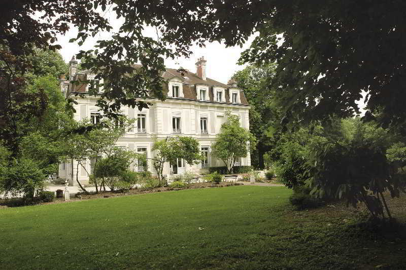 Chateau De La Dame Blanche - Logis Geneuille Exterior photo
